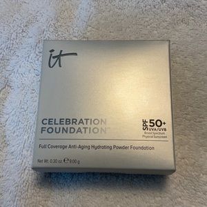 IT cosmetic - Celebration Foundation - Medium - New in the box.